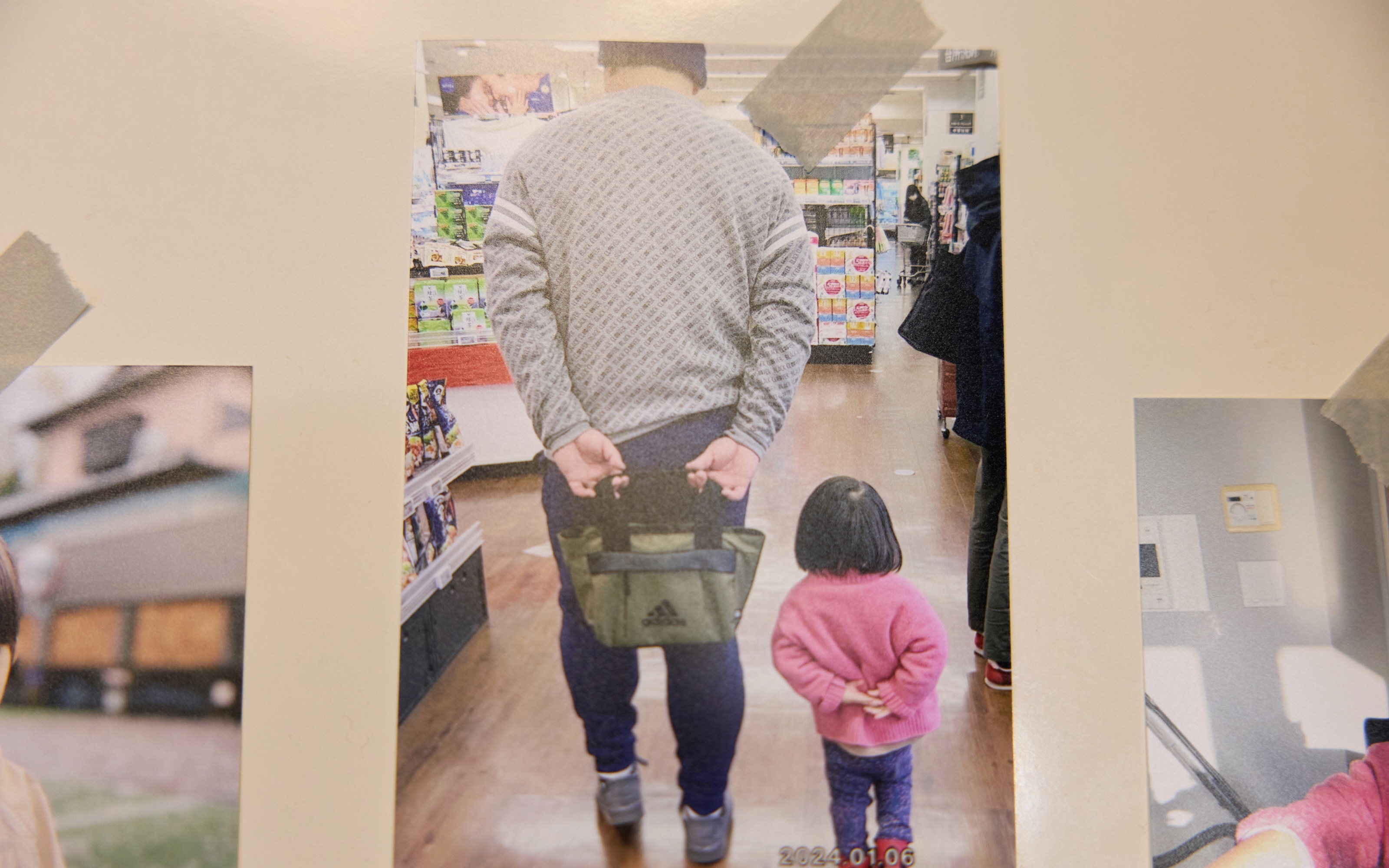 買い物にいったときのワンシーン。鉄也さんのまねをするめいちゃん