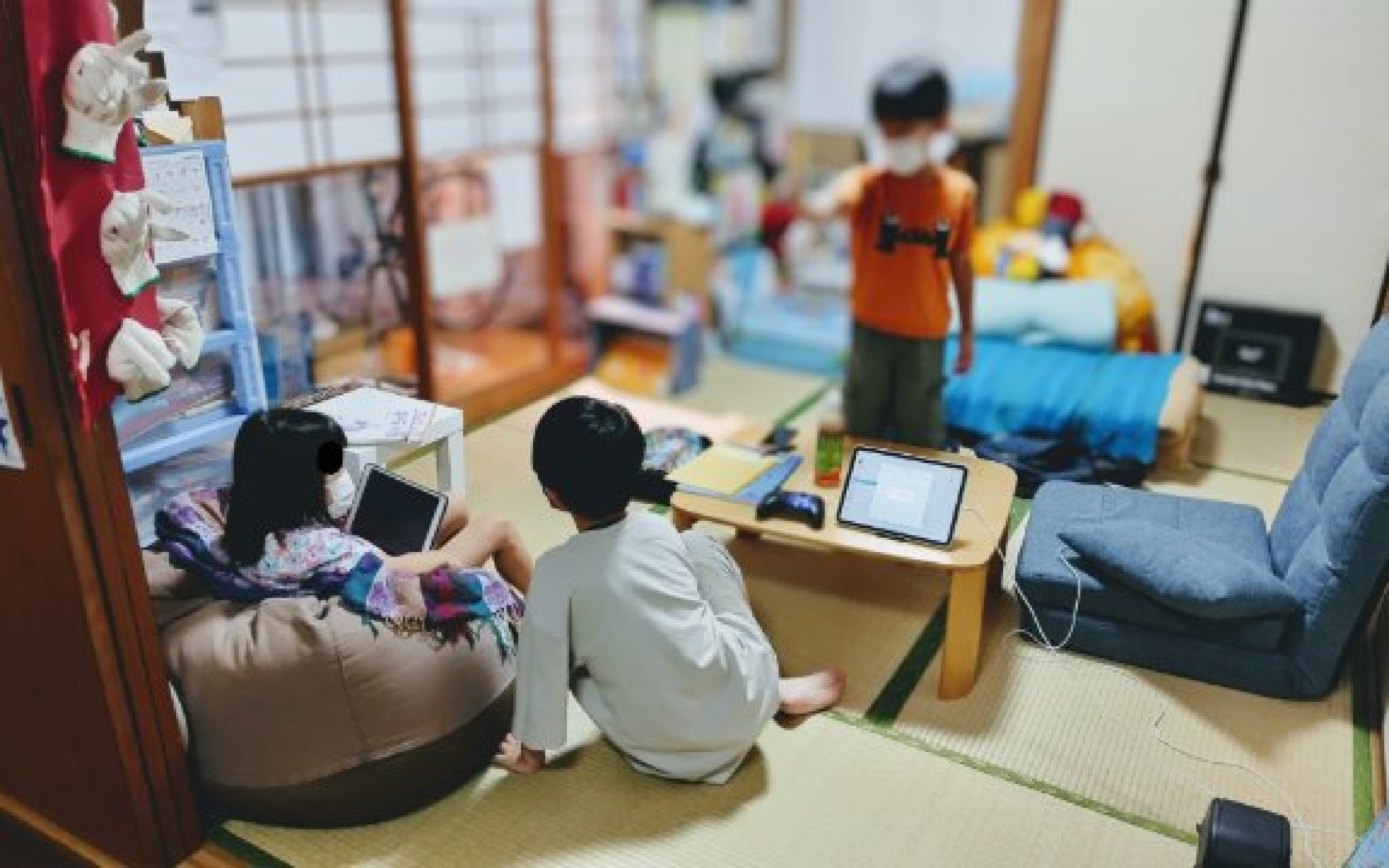 「いるか家」で思い思いに過ごすこどもたち