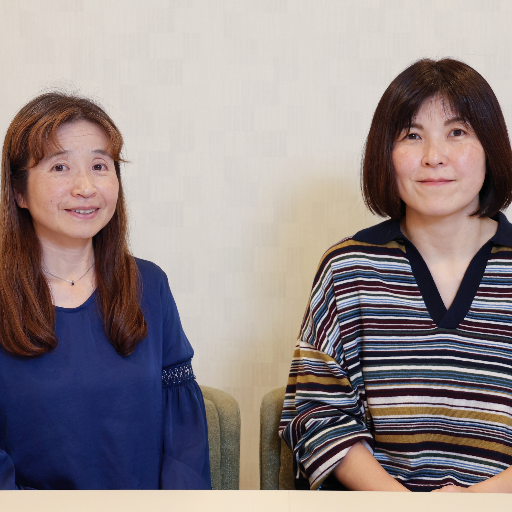 単身里親として認定を受けた鴻池友江さん（左）と工藤佳子さん（右）
