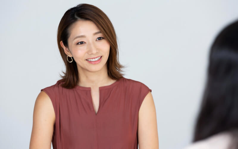 自らの支援活動への思いを語る真鍋かをりさん