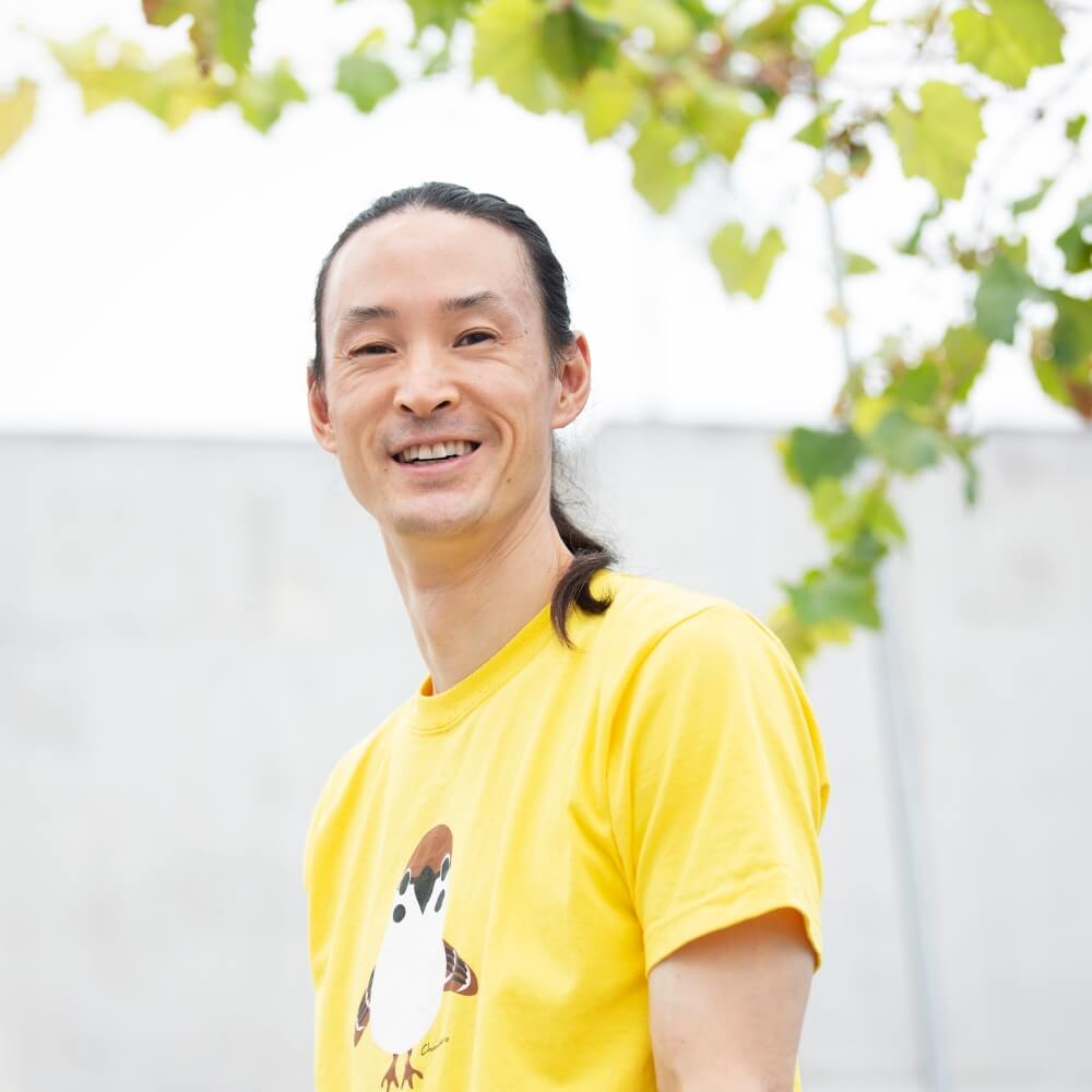古いビルをリフォームして自宅とし、里親を始めた中島善郎さん