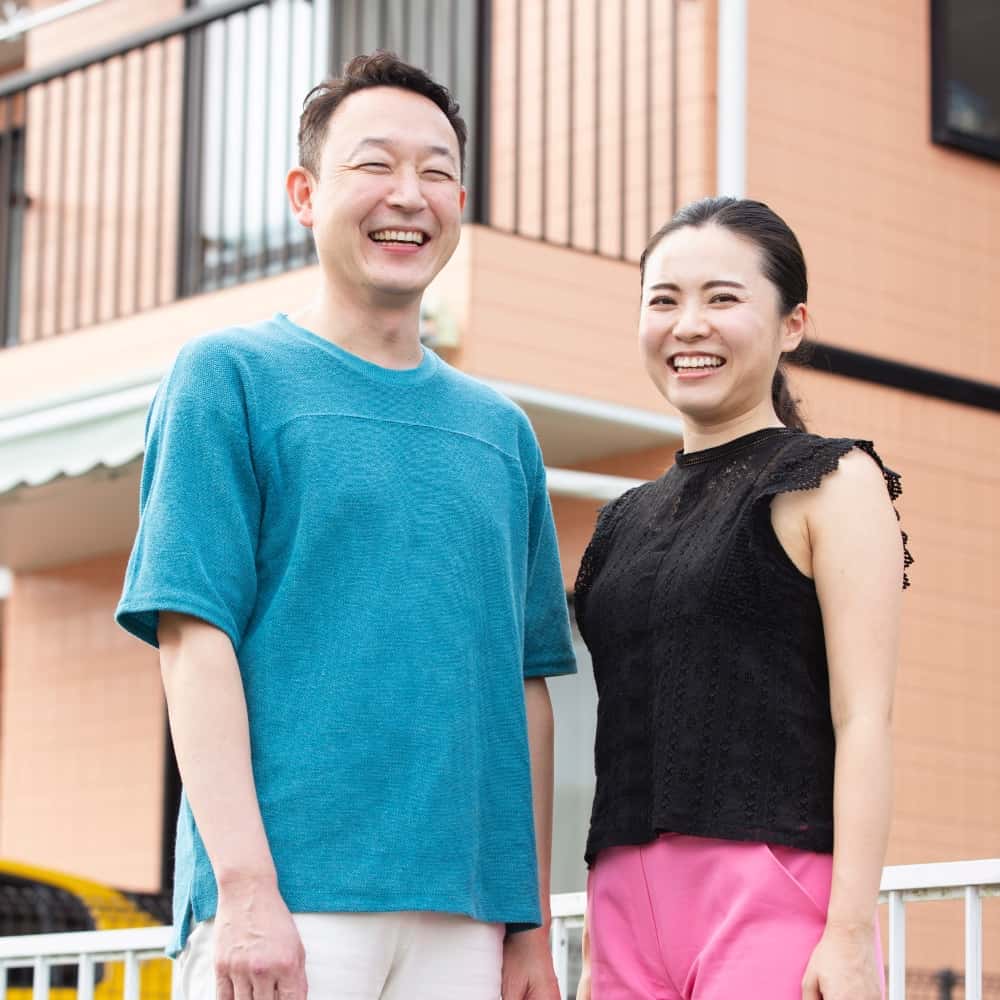 里親の早川麻耶さんと加藤靖教さん