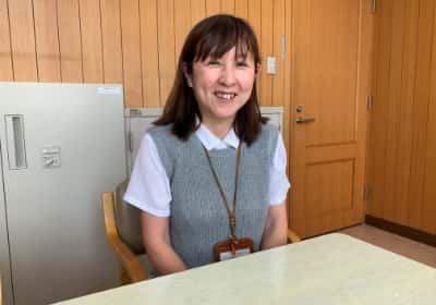 かわもと・ゆみこ/東京都生まれ。乳児院、幼稚園などを経て、2005年に神奈川県の里親対応専門員、2018年から神奈川県厚木児童相談所の里親担当児童福祉司。現在、里親41家族のほか、里子や一時保護のこども約70人を担当している。
