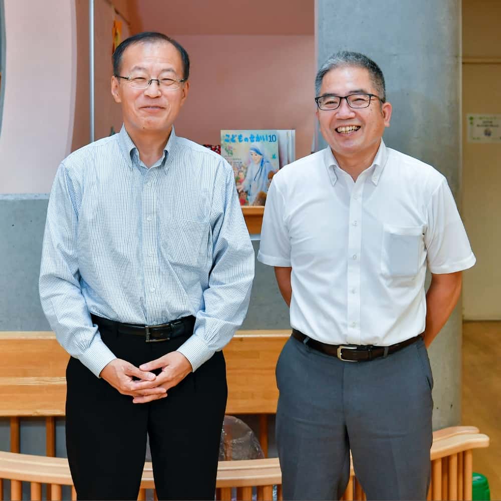 二葉乳児院院長の都留和光さん（右）、NPO法人東京養育家庭の会参与の藤井康弘さん