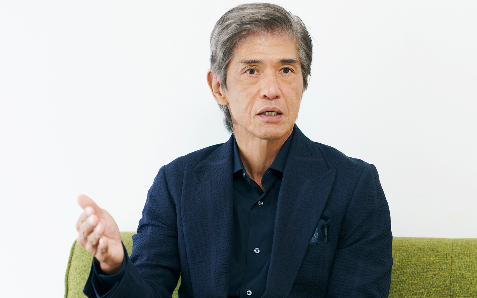 里親制度について語る佐藤浩市さん