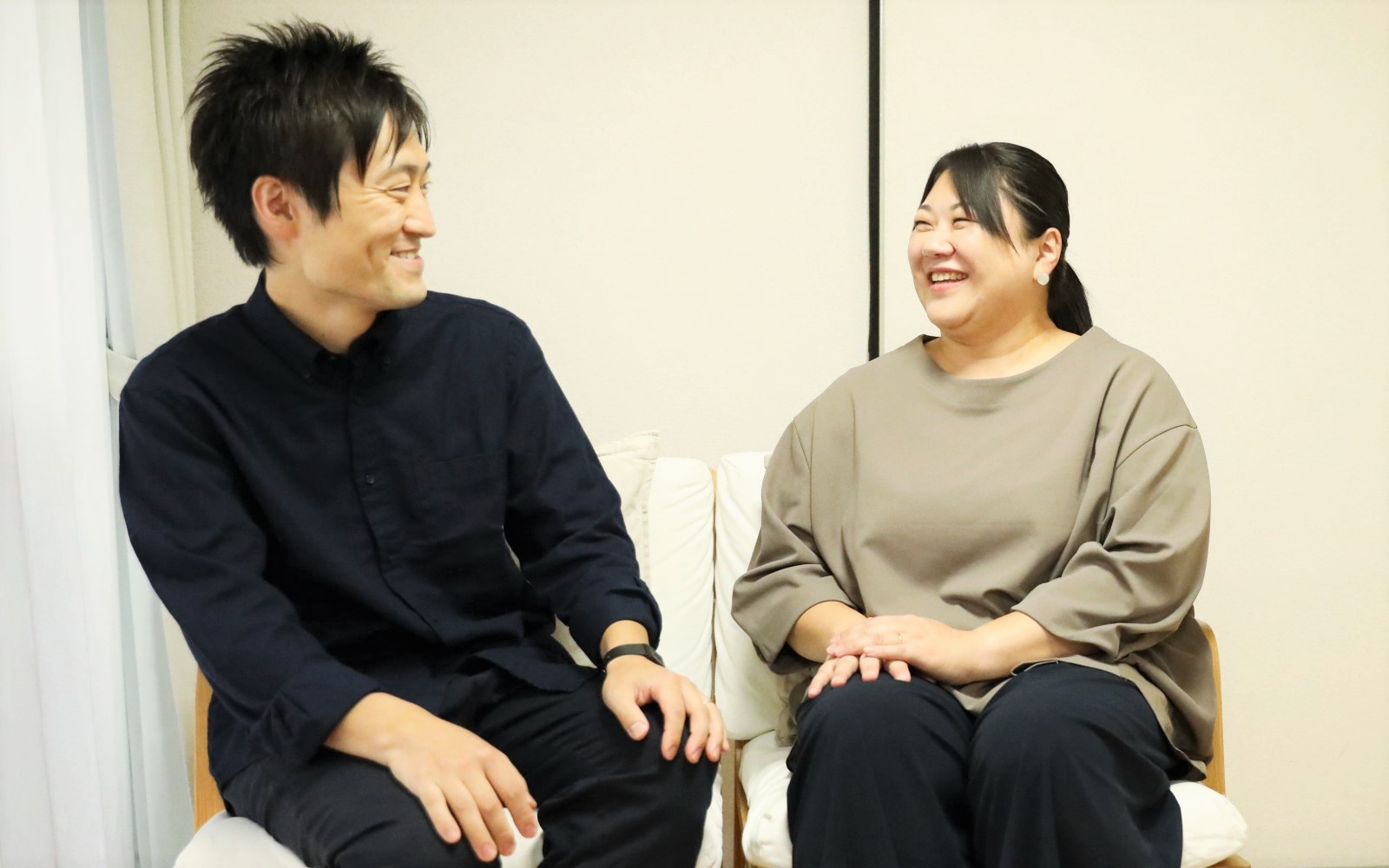 「先輩里親からの話はとても勉強になります」と話す菅原さん夫妻