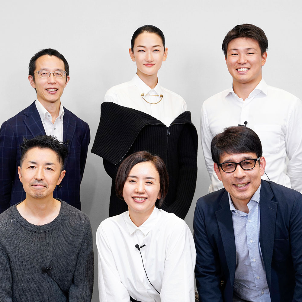 上：左から堀内隆、冨永愛さん、池田累さん　下：左から石川智弥さん、石川祥子さん、林浩康さん
